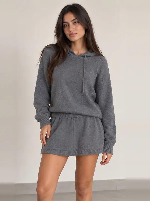Grey knitted hoodie with matching shorts, front